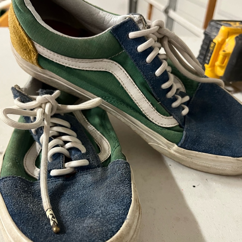Vans - Picture 3 of 4